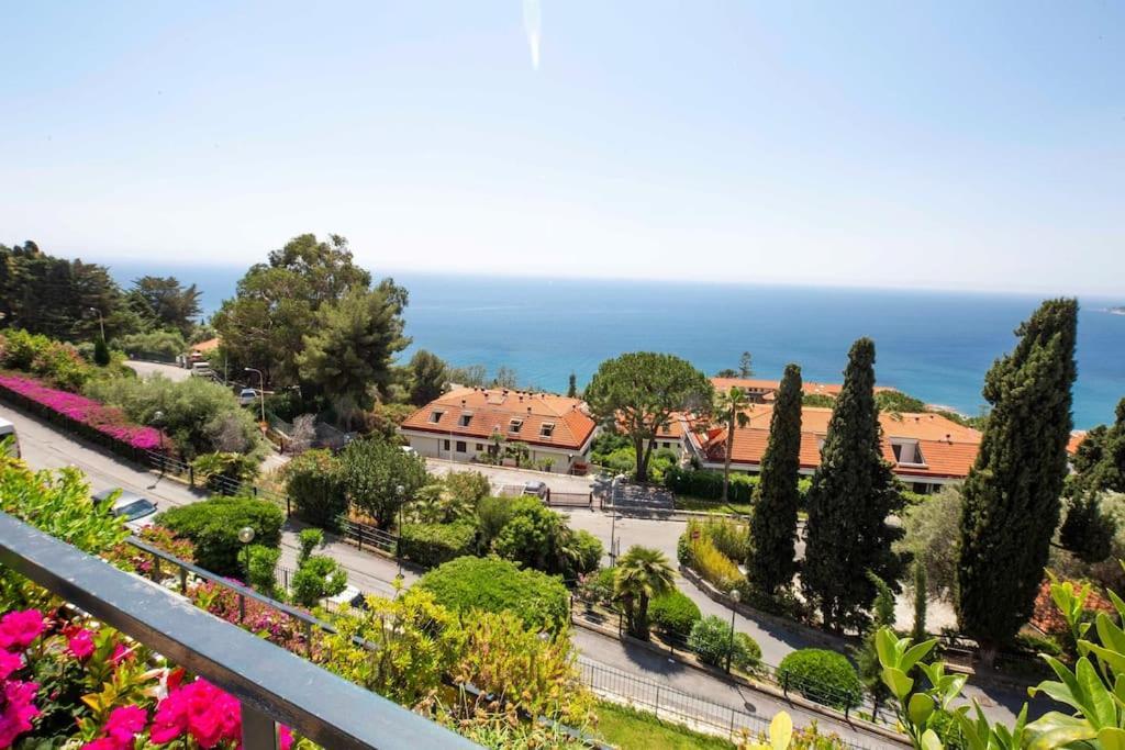 Il Grande Blu - Vista Panoramica Sul Golfo Leilighet Ospedaletti Eksteriør bilde